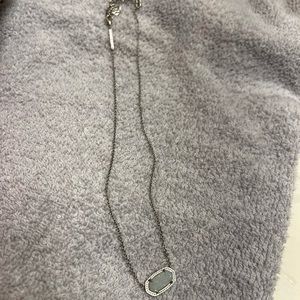 White kendra scott necklace